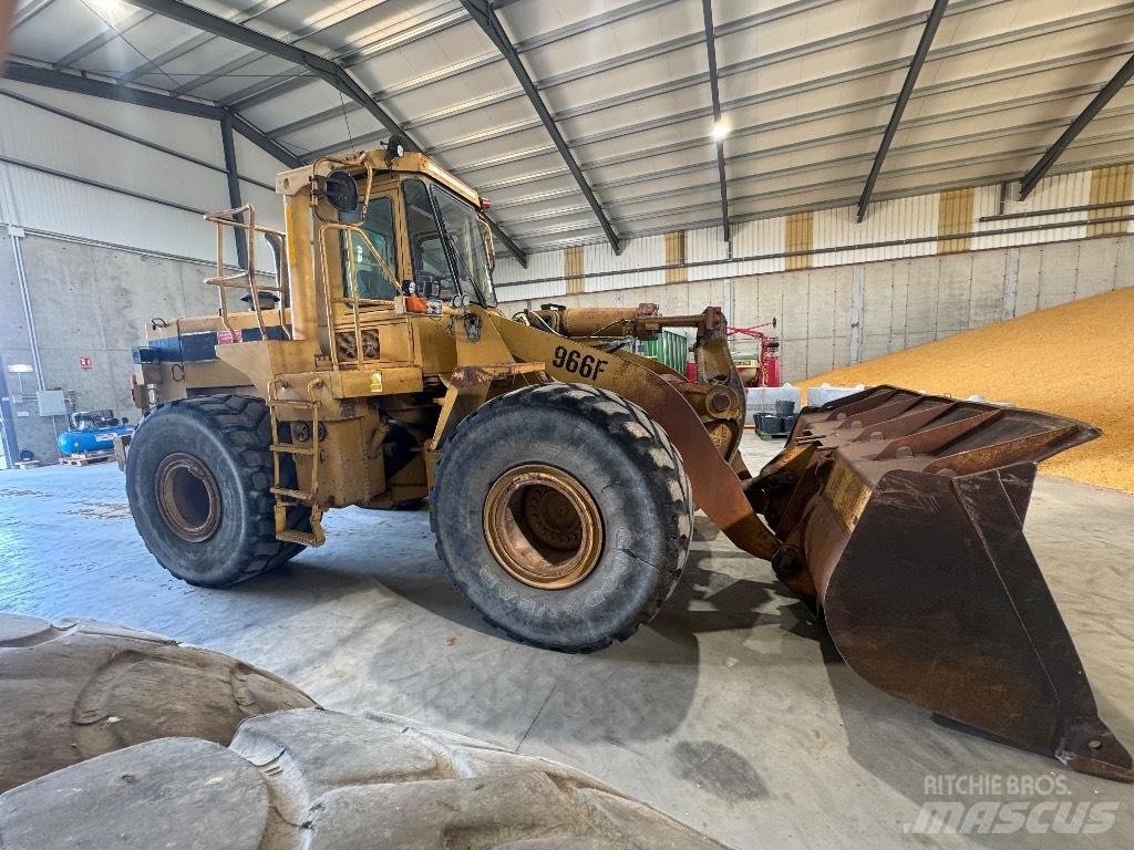 CAT 966 F Iekrāvēji uz riteņiem