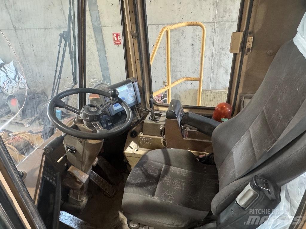 CAT 966 F Iekrāvēji uz riteņiem