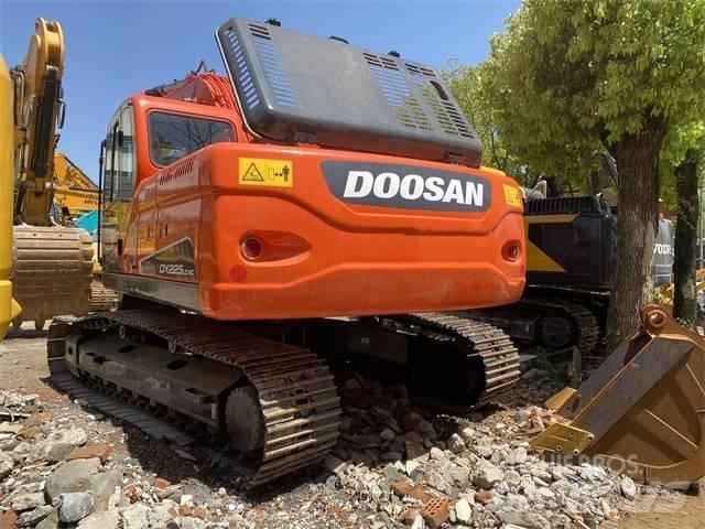 Doosan DX 225 LC Kāpurķēžu ekskavatori