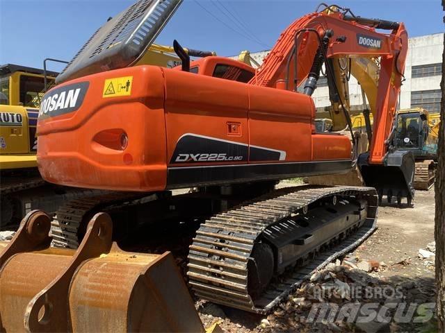Doosan DX 225 LC Kāpurķēžu ekskavatori