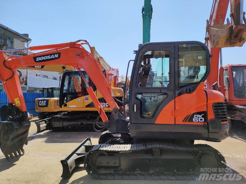 Doosan DX 60 Kāpurķēžu ekskavatori