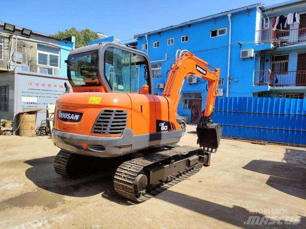 Doosan DX 60 Kāpurķēžu ekskavatori
