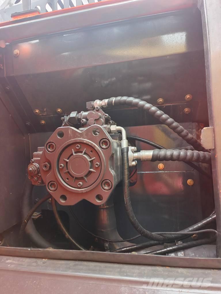 Doosan DX 300 LC Kāpurķēžu ekskavatori