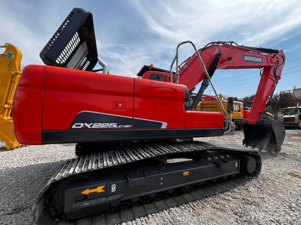 Doosan DX 225 Kāpurķēžu ekskavatori