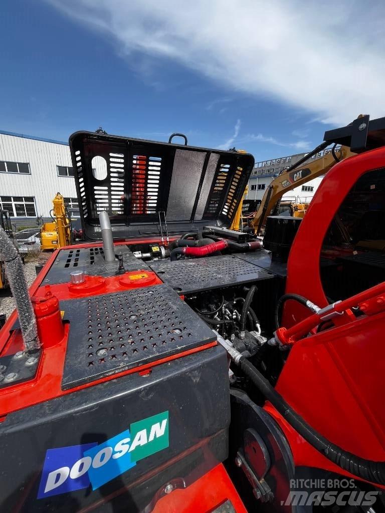 Doosan DX 225 Kāpurķēžu ekskavatori