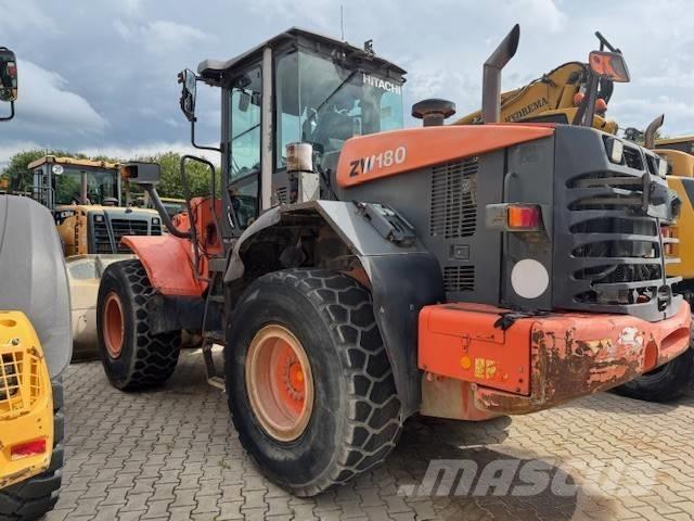 Hitachi ZW 180 Iekrāvēji uz riteņiem