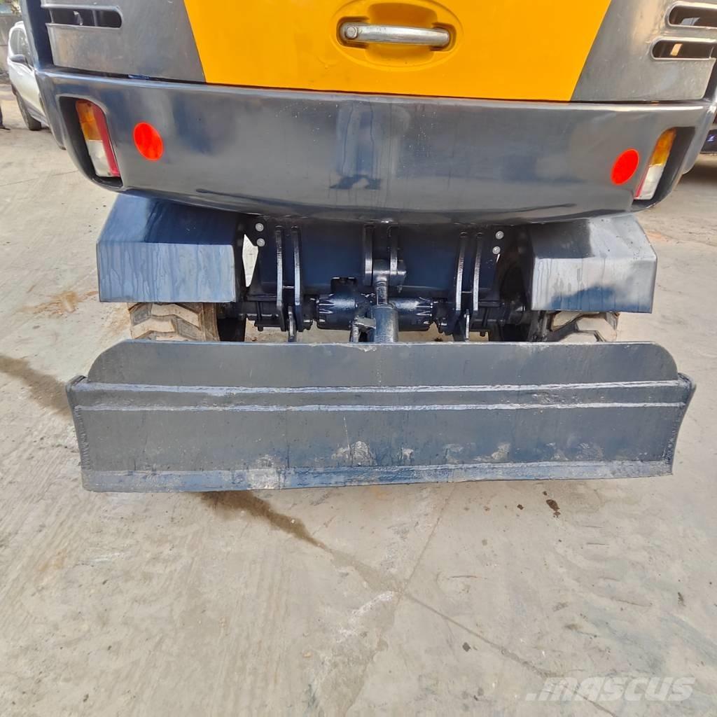 Hyundai R60W Ekskavatori uz riteņiem