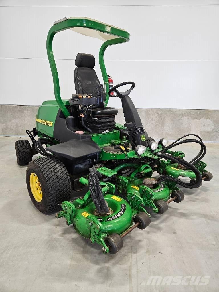 John Deere 8800 Mauriņa traktors