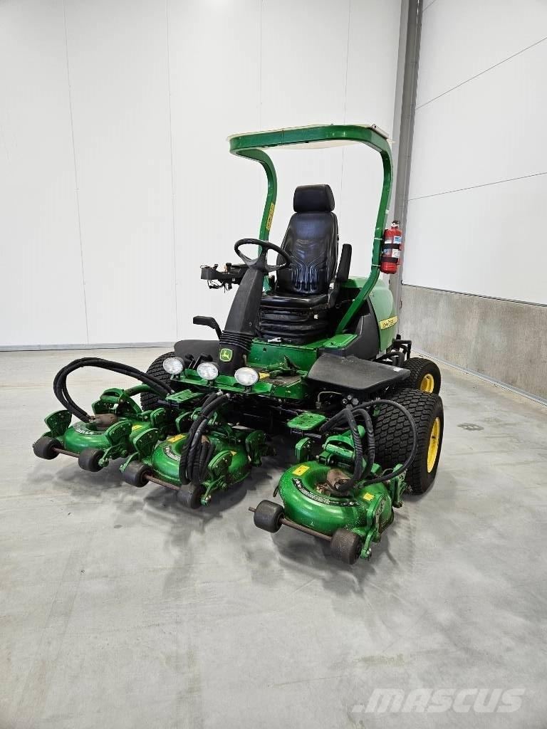John Deere 8800 Mauriņa traktors