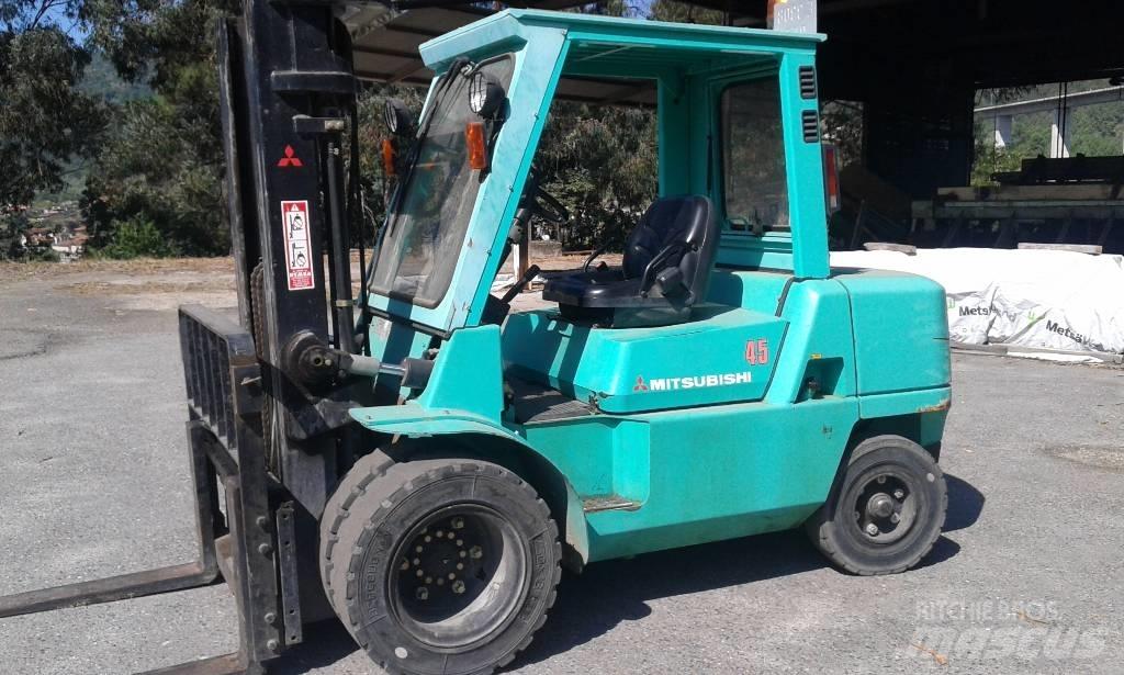 Mitsubishi FD45K2 Tehnika ar dīzeļa dzinēju