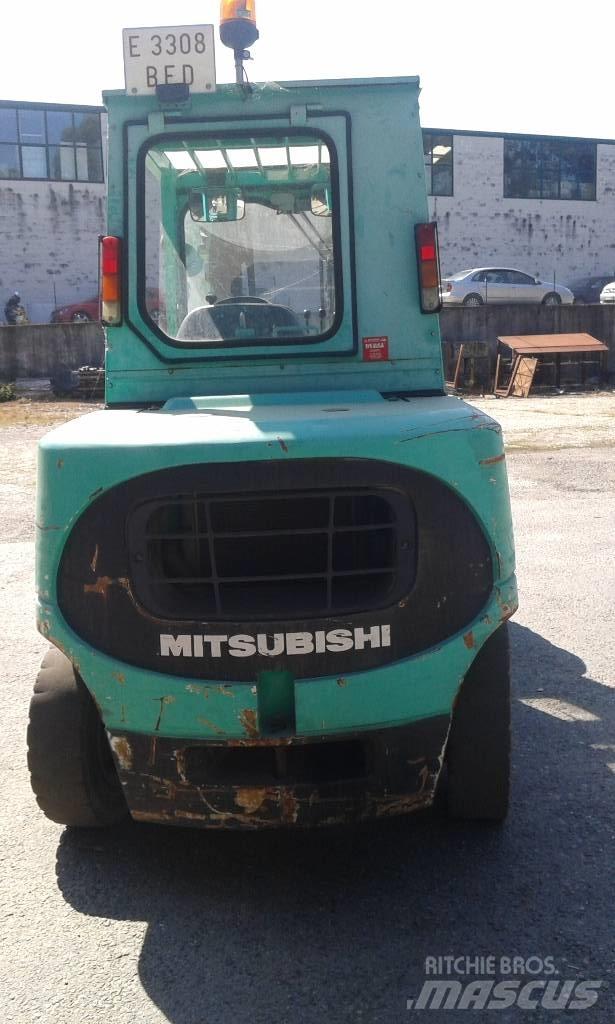 Mitsubishi FD45K2 Tehnika ar dīzeļa dzinēju