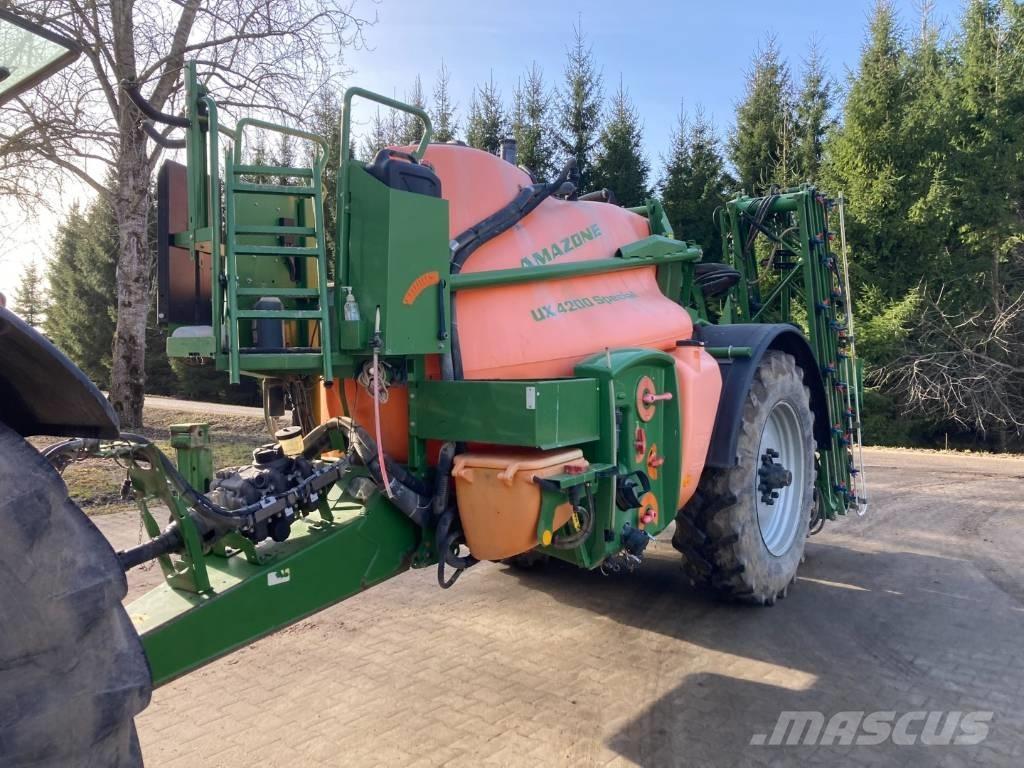 Amazone UX 4200 24 m Piekabināmie smidzinātāji(miglotāji)