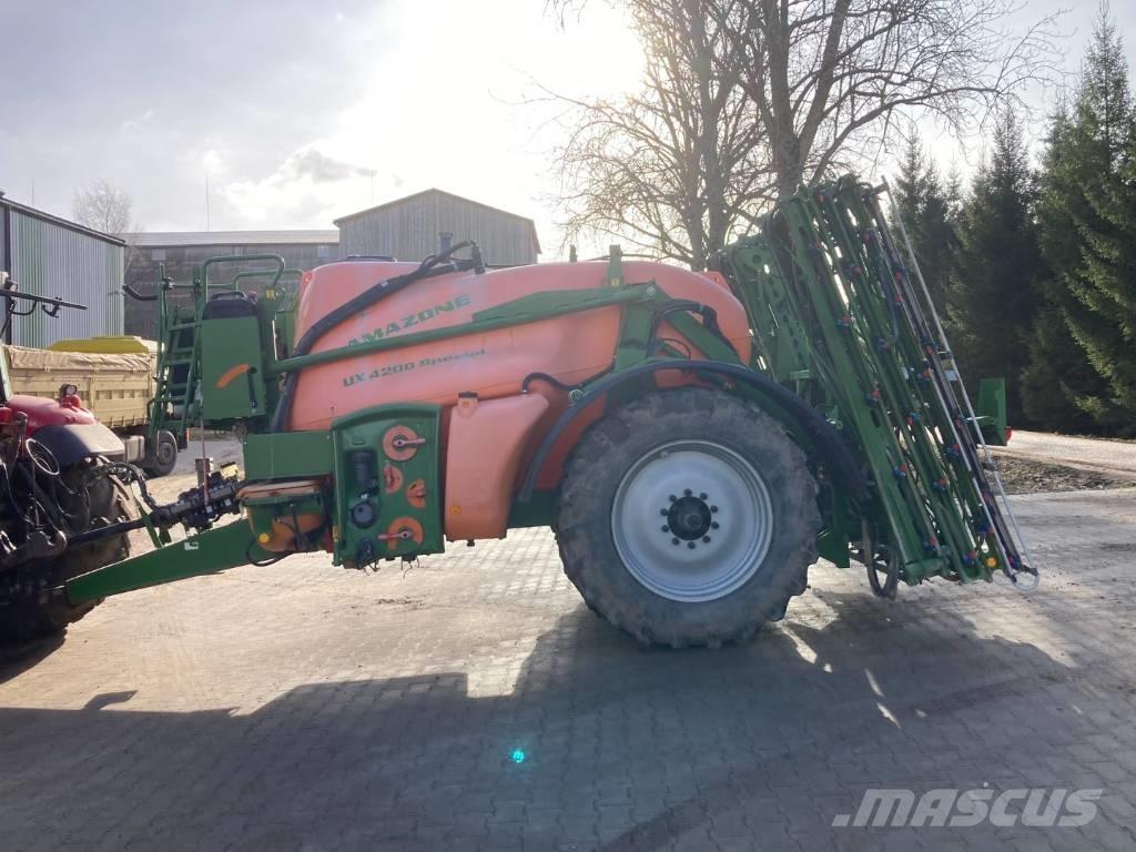 Amazone UX 4200 24 m Piekabināmie smidzinātāji(miglotāji)