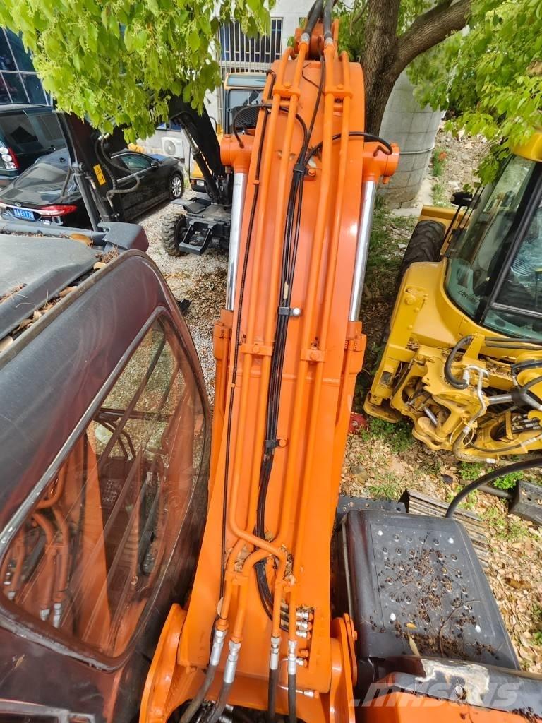 Hitachi ZX 120 Kāpurķēžu ekskavatori
