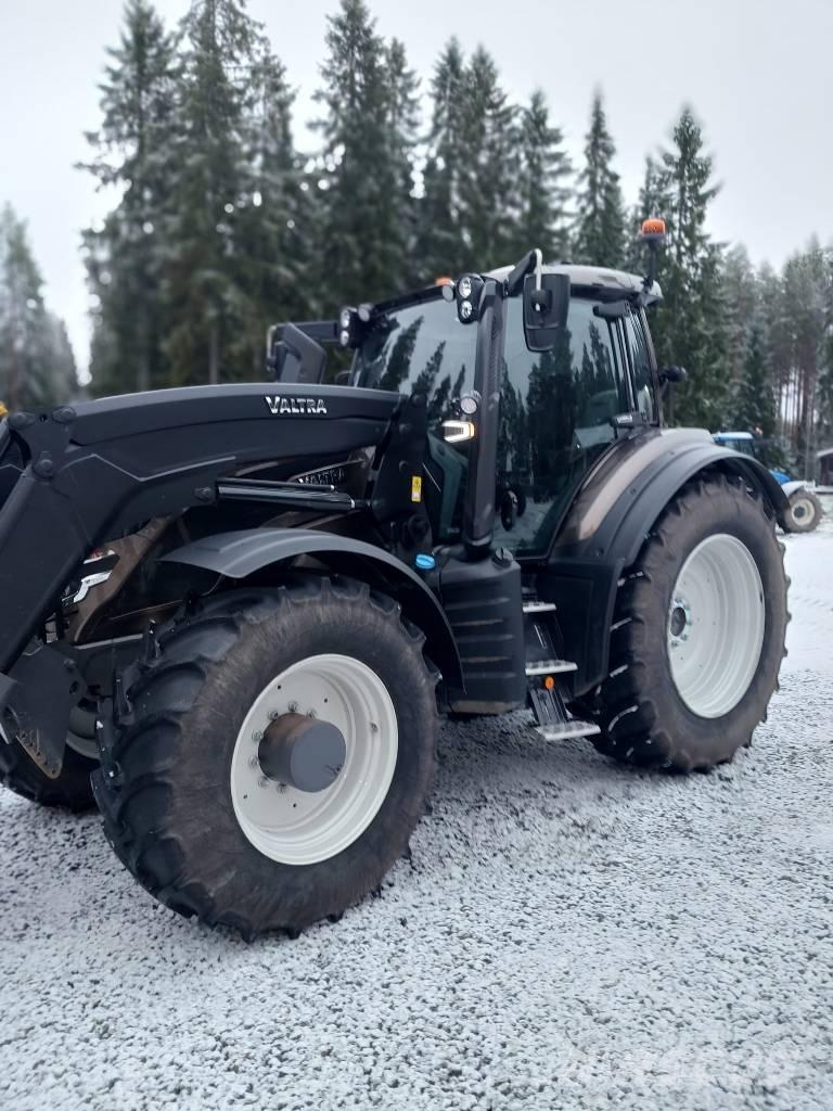 Valtra T 235 Traktori