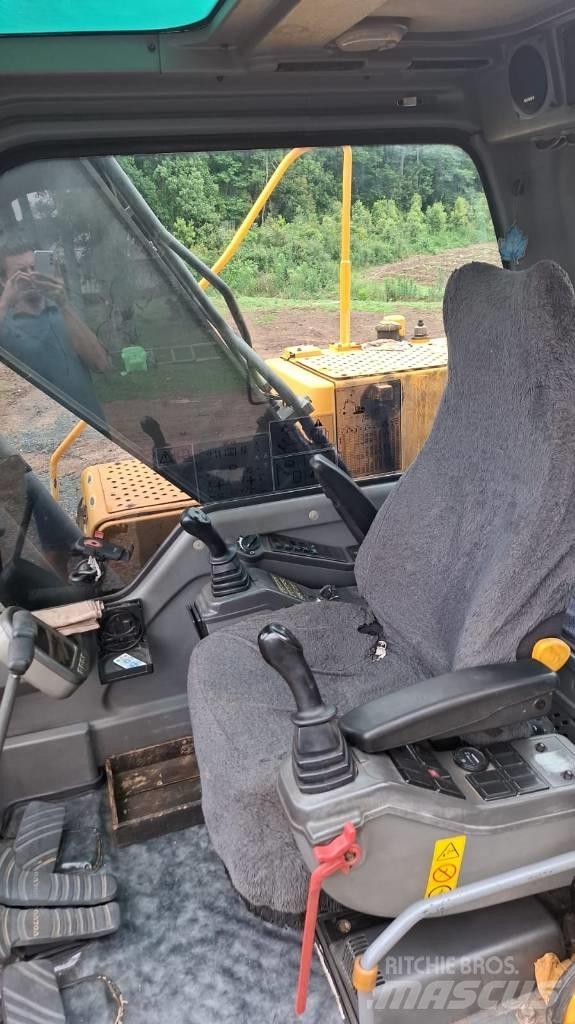 Volvo EC210B Kāpurķēžu ekskavatori