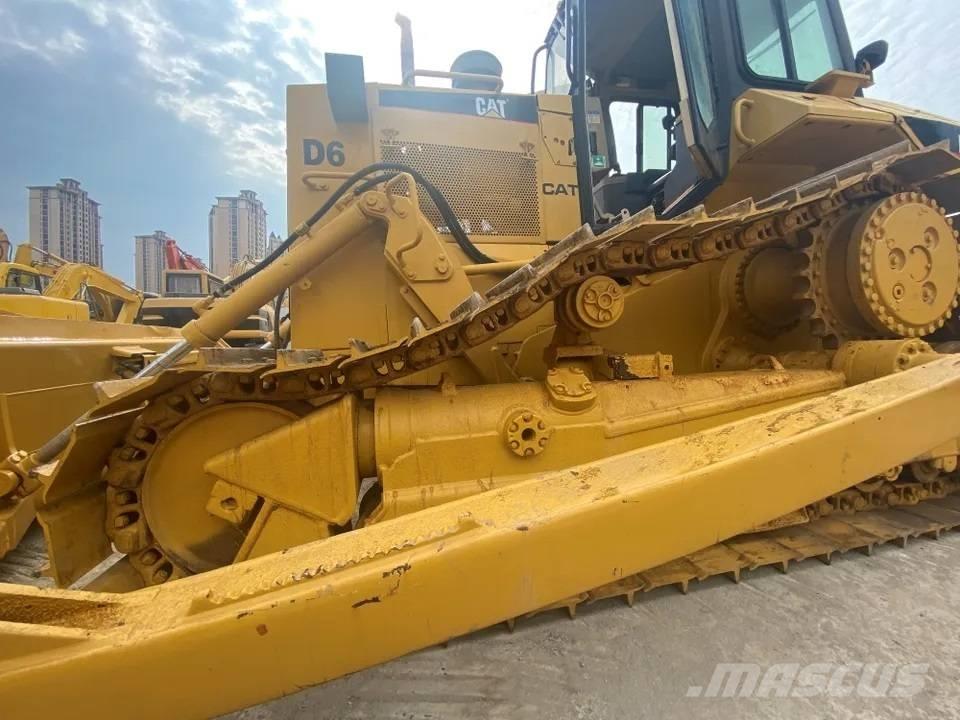 CAT D6R Kāpurķēžu buldozeri