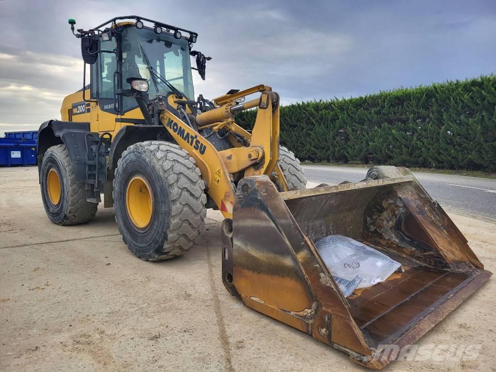 Komatsu WA200-8 Iekrāvēji uz riteņiem
