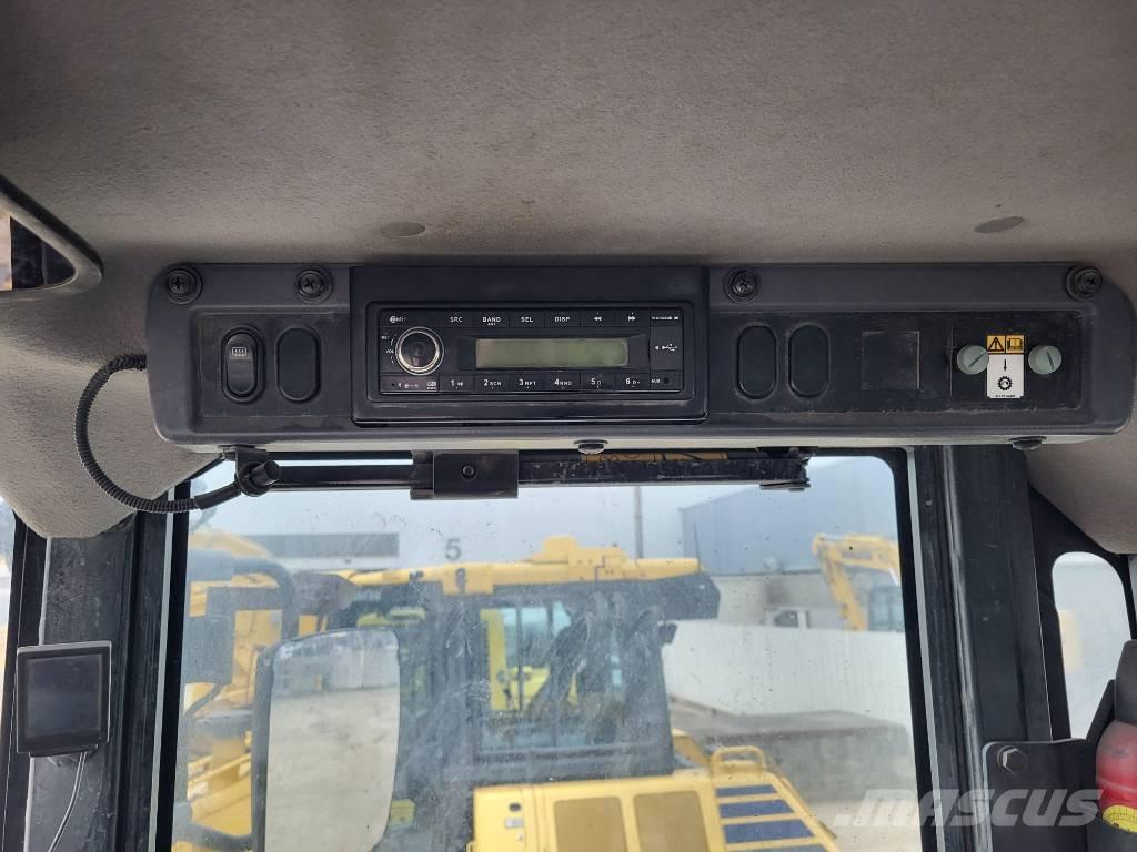 Komatsu WA200-8 Iekrāvēji uz riteņiem