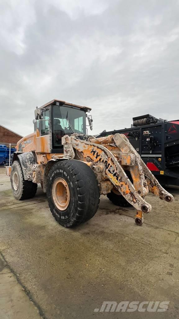 Hyundai HL 960 Iekrāvēji uz riteņiem