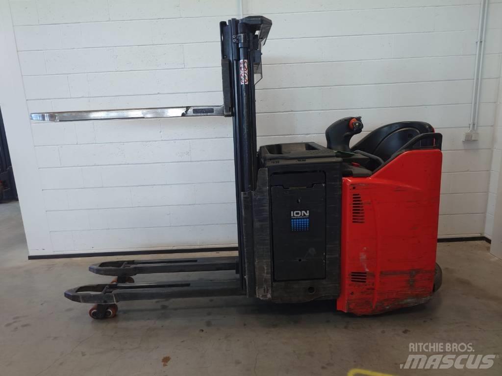 Linde D 12 Pašgājēji krautnētāji