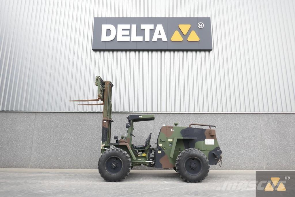 CASE M4K Ex-army Apvidus autokrāvējs