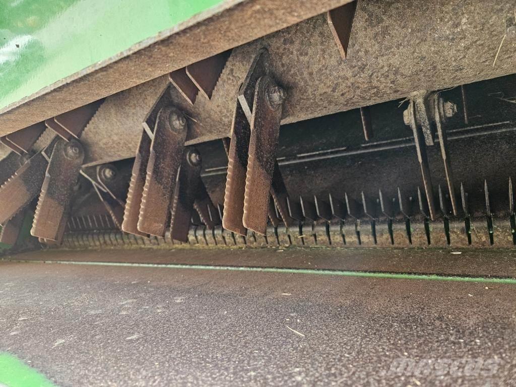 John Deere W 540 Ražas novākšanas kombaini