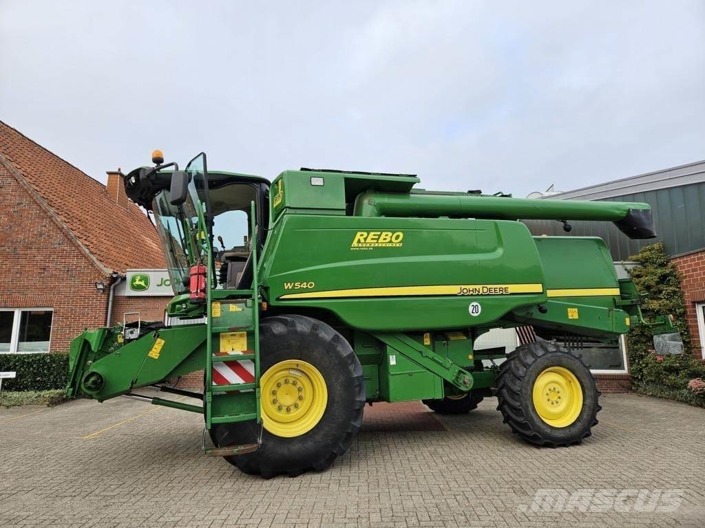 John Deere W540 Ražas novākšanas kombaini