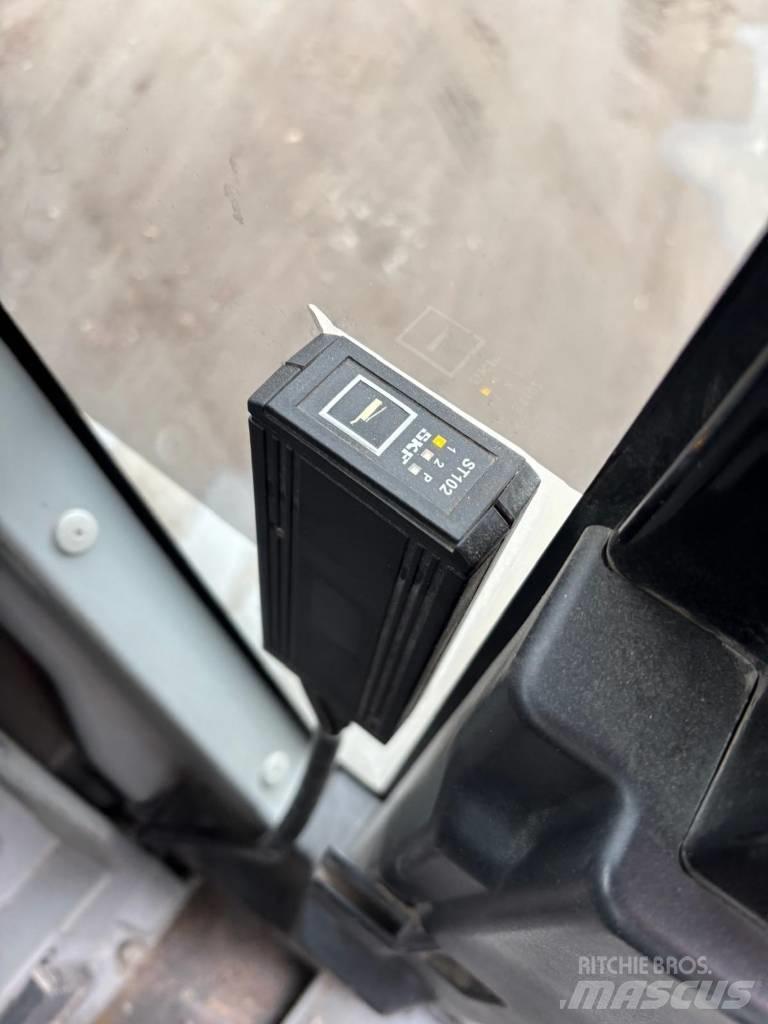 CAT 320EL Kāpurķēžu ekskavatori