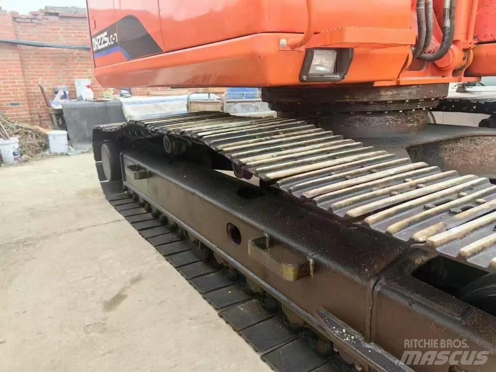 Doosan 225-7 Kāpurķēžu ekskavatori