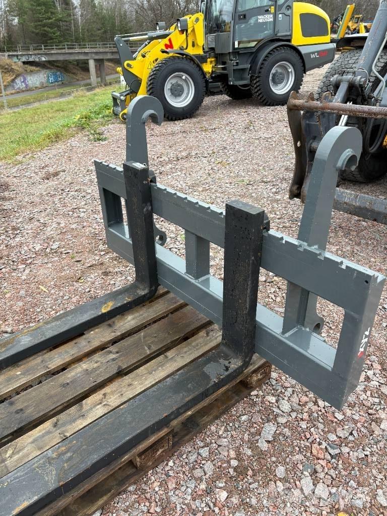 XYZ Gaffelställ BM Iekrāvēji uz riteņiem