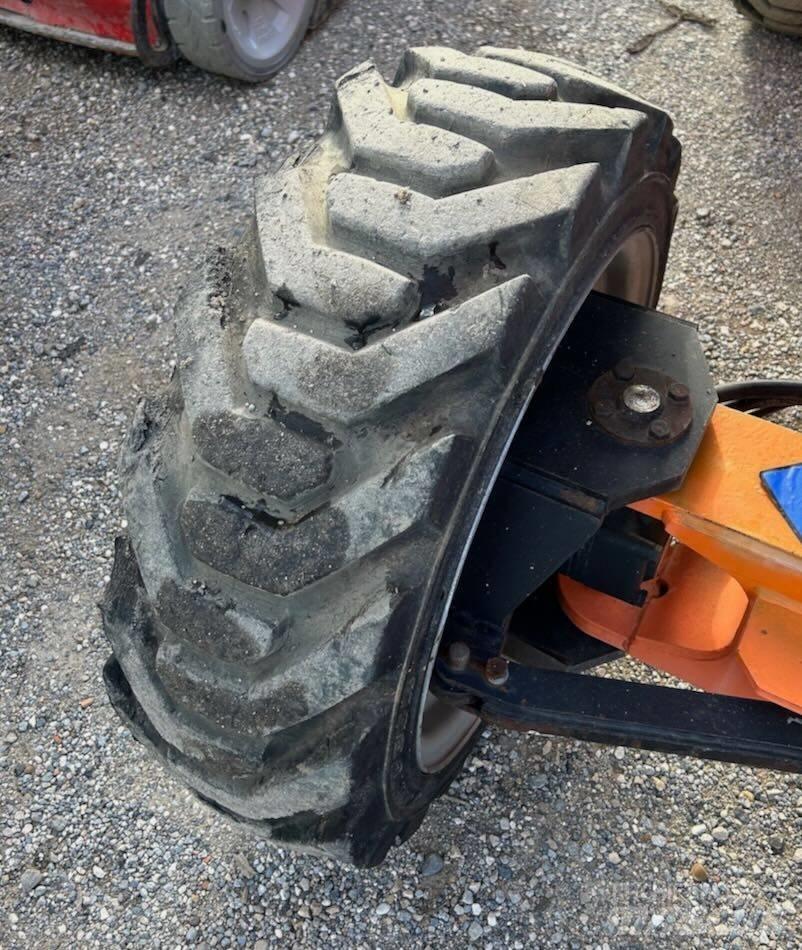 JLG 340 AJ Strēles pacēlāji
