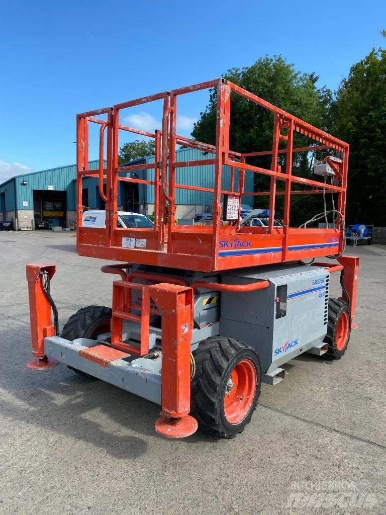 SkyJack SJ 6826 RT Šķerveida pacēlāji