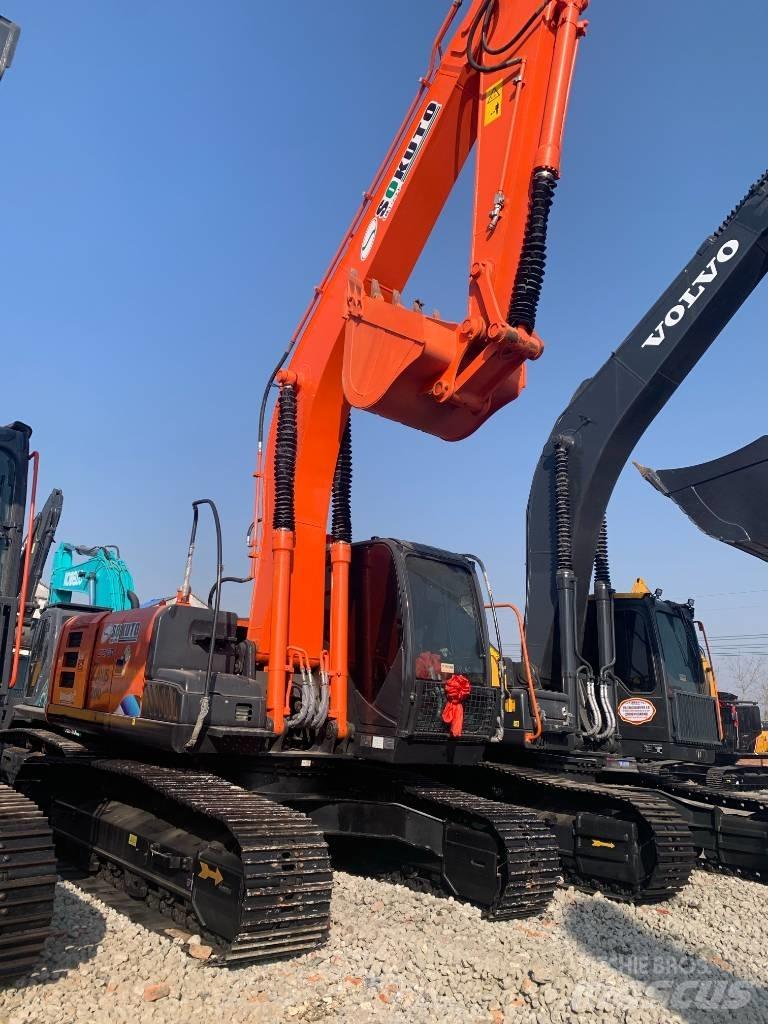 Hitachi ZX 200 Kāpurķēžu ekskavatori