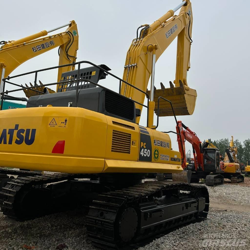 Komatsu 450 Kāpurķēžu ekskavatori