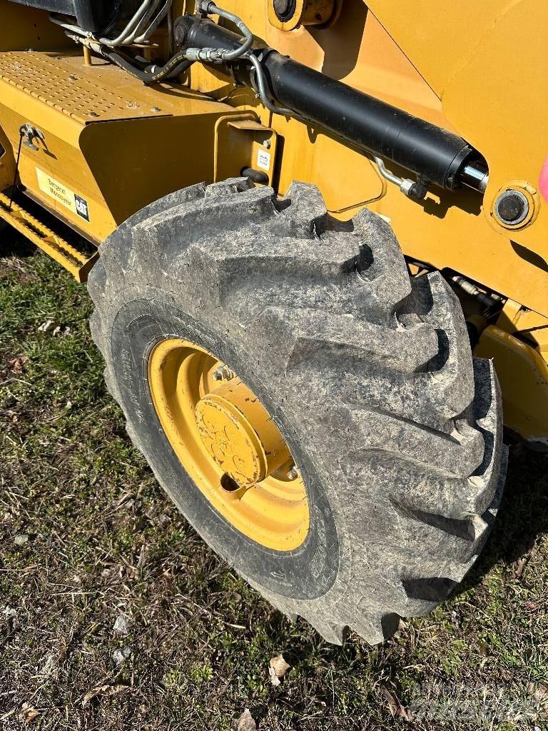 CAT 442E Ekskavatori-iekrāvēji