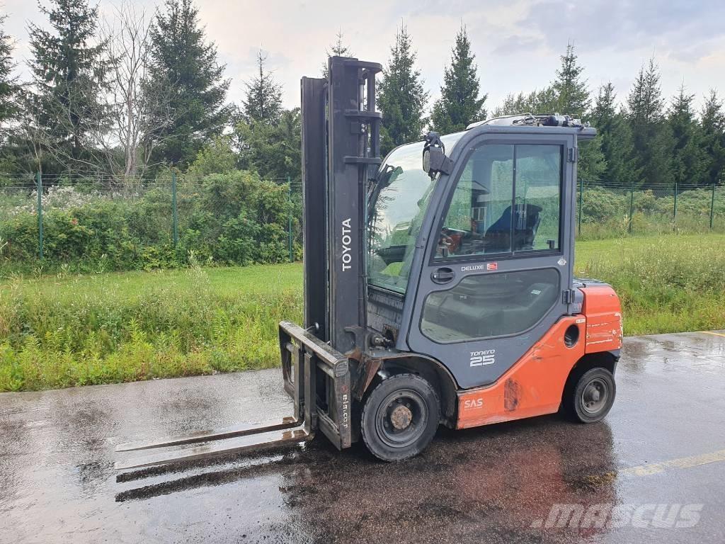 Toyota 02-8FDF25 Tehnika ar dīzeļa dzinēju