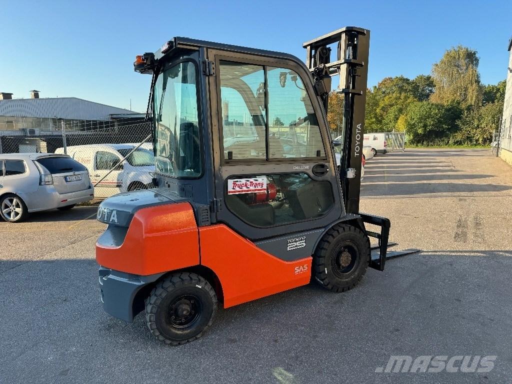 Toyota 02-8FDF25 Tehnika ar dīzeļa dzinēju