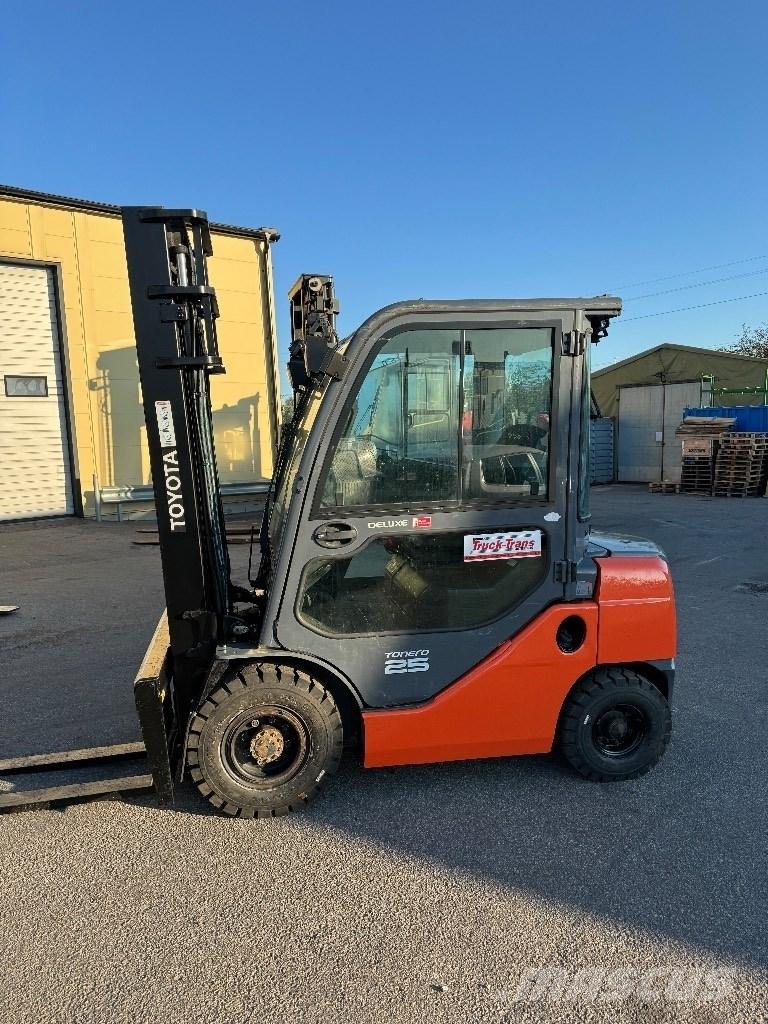 Toyota 02-8FDF25 Tehnika ar dīzeļa dzinēju