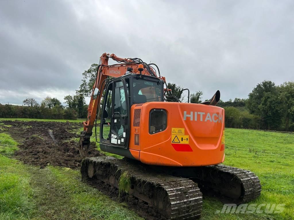 Hitachi ZX135-5 Kāpurķēžu ekskavatori