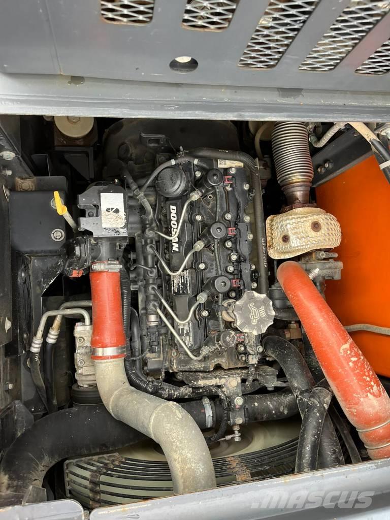 Doosan DX 140 LCR Kāpurķēžu ekskavatori