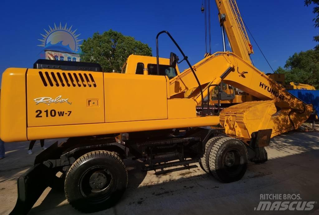 Hyundai R210W-7 Ekskavatori uz riteņiem