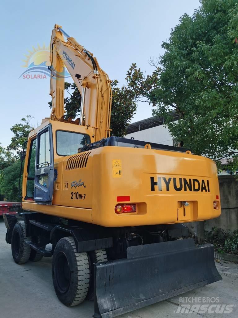 Hyundai R210W-7 Ekskavatori uz riteņiem