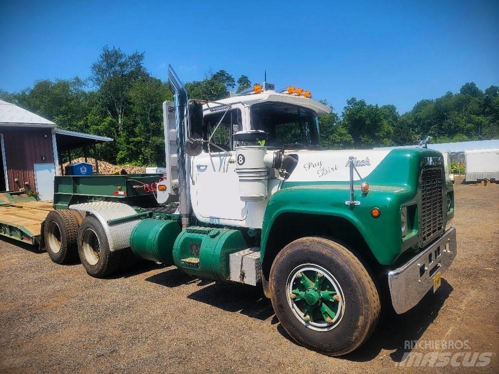 Mack R 688 ST Vilcēji