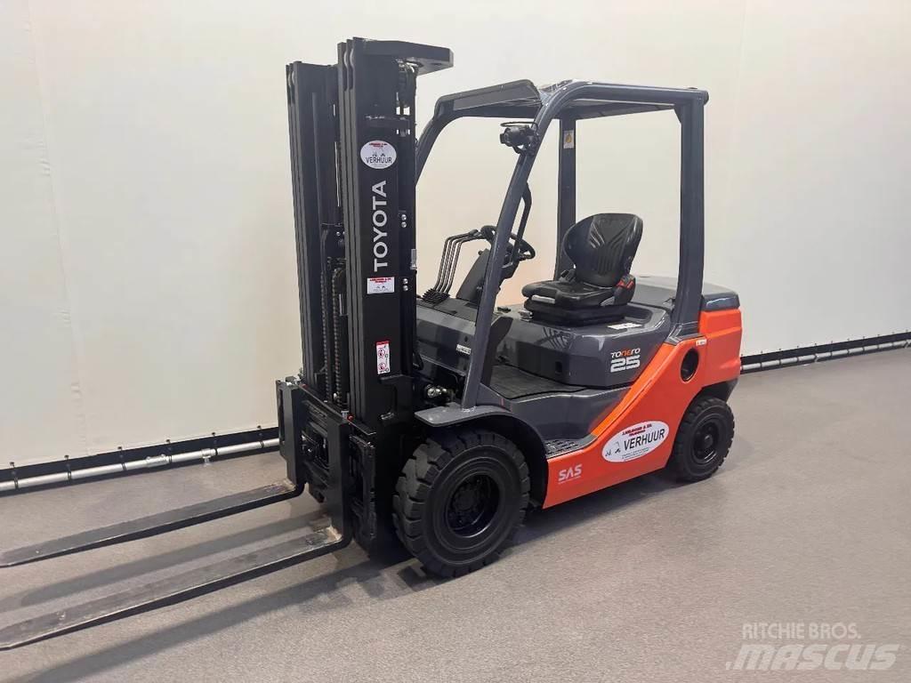 Toyota 52-8 FDF 25 Tehnika ar dīzeļa dzinēju