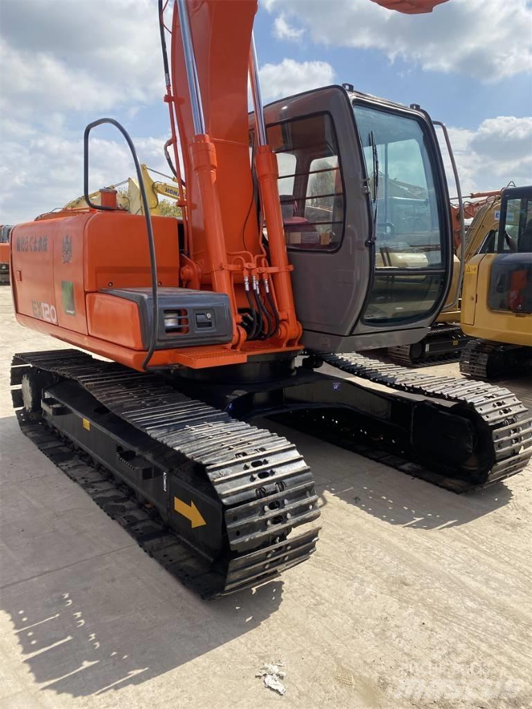 Hitachi EX120 Kāpurķēžu ekskavatori