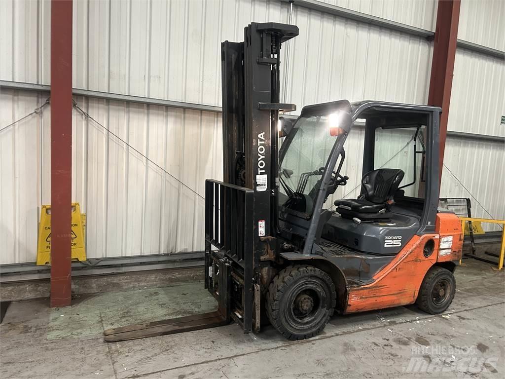 Toyota 02-8FDF25 Tehnika ar dīzeļa dzinēju