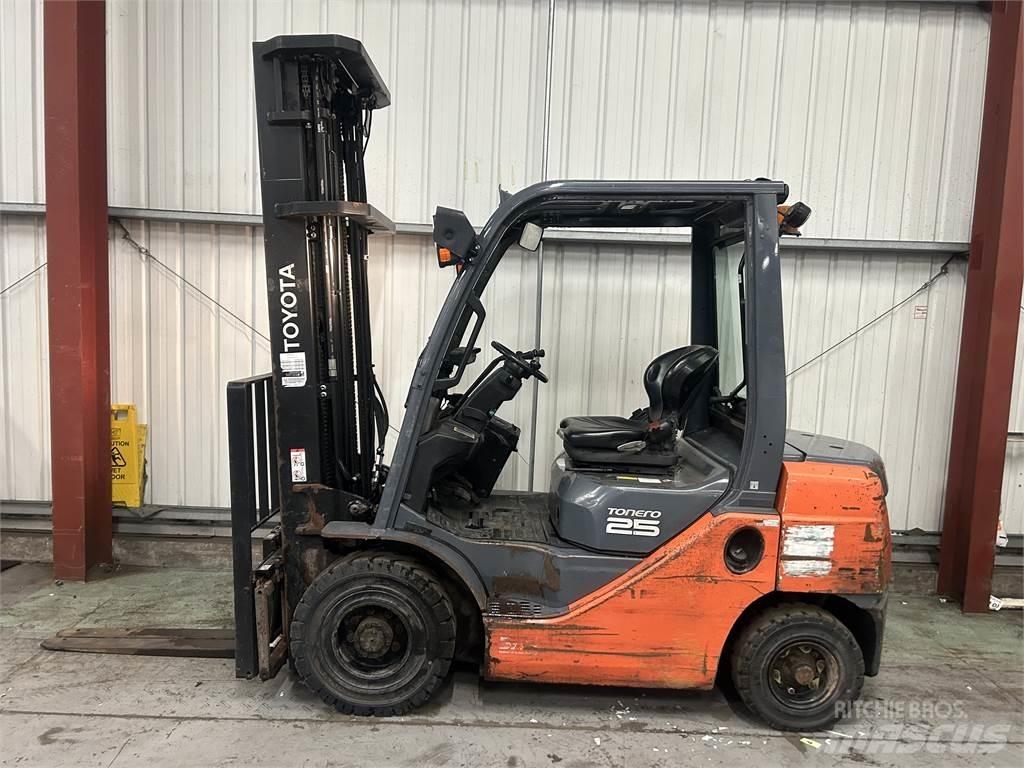 Toyota 02-8FDF25 Tehnika ar dīzeļa dzinēju