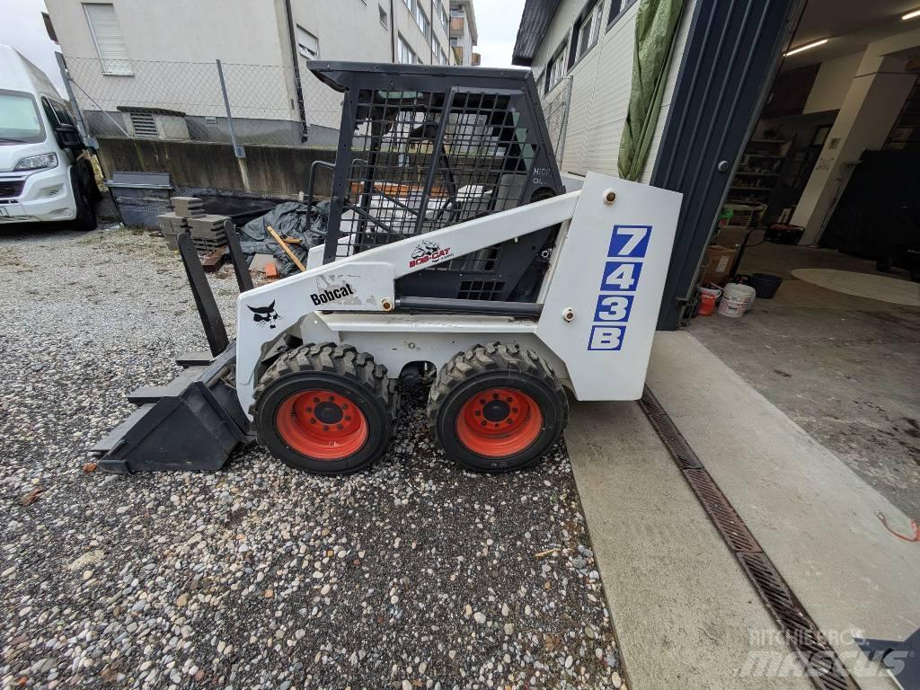 Bobcat 743 B Lietoti riteņu kompaktiekrāvēji