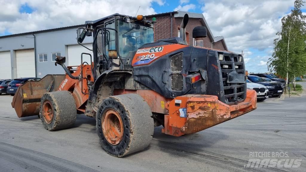 Hitachi ZW 220-6 Iekrāvēji uz riteņiem